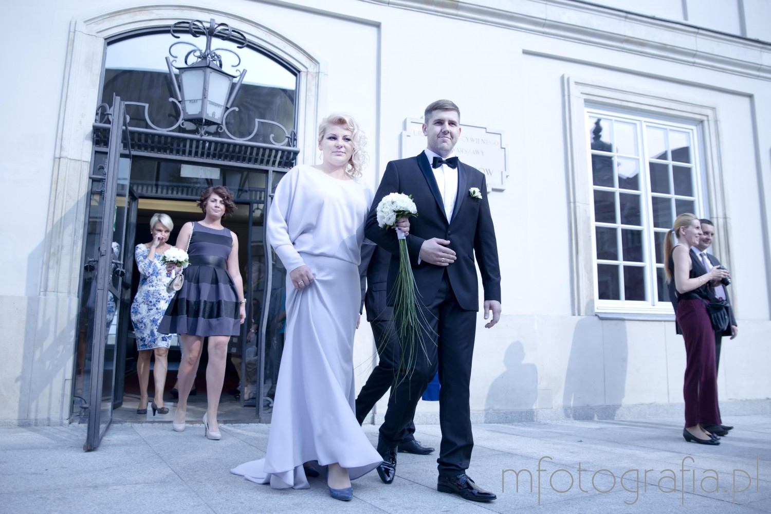 zdjęcia ślubne przed Pałacem Ślubów
