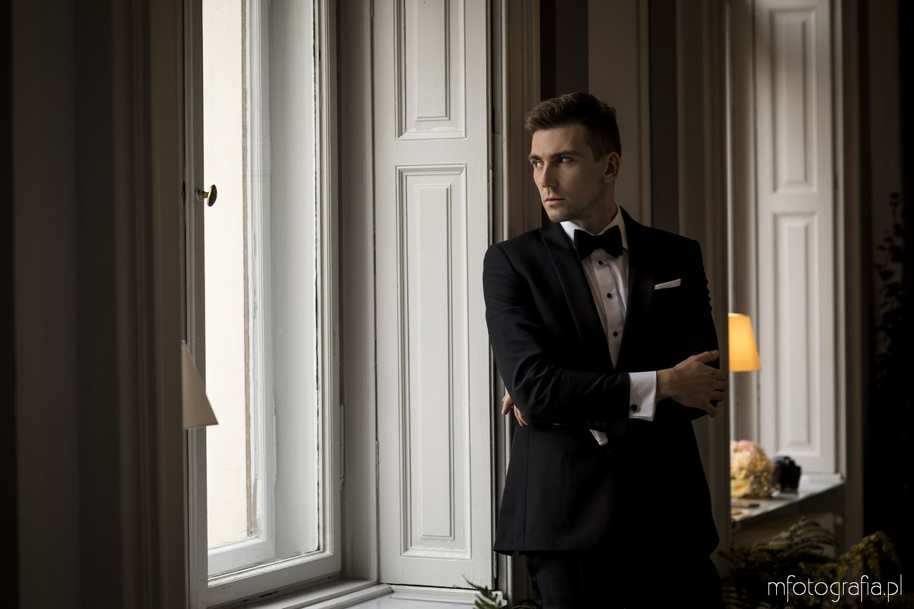 portret pana młodego podczas sesji w pałacu